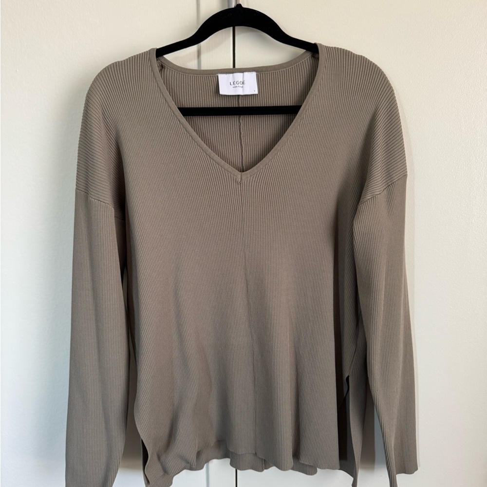 Legoe Heritage V-Neck Ribbed Too